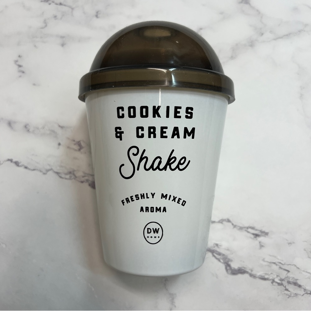 DW Home Candle “Sips” Collection - Cookies & Cream Shake